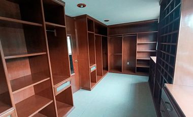 Casa en Venta con Amplio Jardín y Cochera, en Fracc. Tulipanes