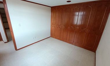 Casa en Venta con Amplio Jardín y Cochera, en Fracc. Tulipanes