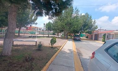 Casa en Venta con Amplio Jardín y Cochera, en Fracc. Tulipanes