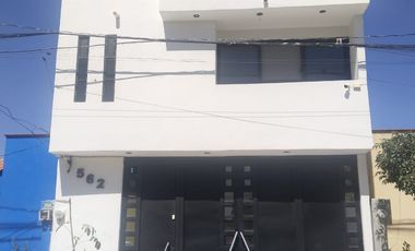 CASA DE 3 PISOS EN VENTA EN SOLEDAD DE GRACIANO SANCHEZ