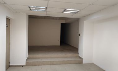 Camelinas: Local comercial amplio con excelente ubicación