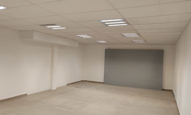 Camelinas: Local comercial amplio con excelente ubicación