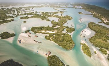 FRENTE A PLAYA  DEPTO  COSTA YUCATECA