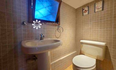 EN VENTA - AMPLIA CASA CON 3 DORMITORIOS MAS PATIO POSTERIOR Y 
ZONA BBQ Y ESTUDIO