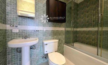 EN VENTA - AMPLIA CASA CON 3 DORMITORIOS MAS PATIO POSTERIOR Y 
ZONA BBQ Y ESTUDIO