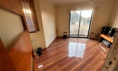 SE VENDE HERMOSA Y LUMINOSA CASA CON PISCINA LOMAS DE SAN ANDRÉS