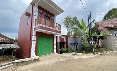 Rumah 2 Lt dan Toko Daerah Sejuk Bojong Purwakarta Dijual Murah