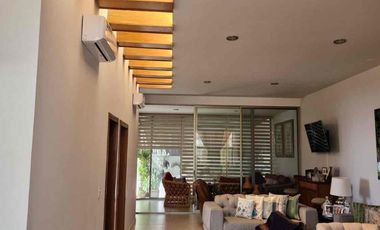 EXCELENTE CASA VENTA UNA PLANTA, FRACC. LA RIOJA AV. LOPEZ MATEOS SUR TLAJOMULCO DE ZÚÑIGA JAL