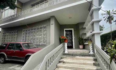 CASA COMERCIAL DE ALQUILER FRENTE AL SUPERMAXI EN URDESA CENTRAL