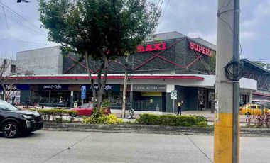 CASA COMERCIAL DE ALQUILER FRENTE AL SUPERMAXI EN URDESA CENTRAL