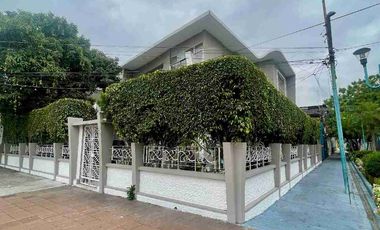 CASA COMERCIAL DE ALQUILER FRENTE AL SUPERMAXI EN URDESA CENTRAL