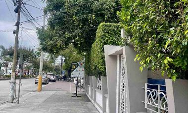 CASA COMERCIAL DE ALQUILER FRENTE AL SUPERMAXI EN URDESA CENTRAL