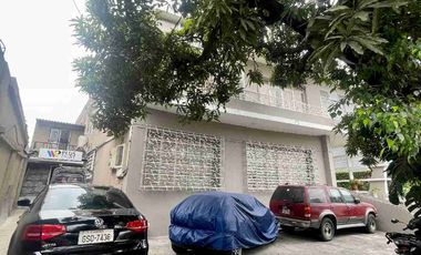 CASA COMERCIAL DE ALQUILER FRENTE AL SUPERMAXI EN URDESA CENTRAL