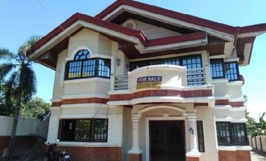 Two Strorey H&L with Fountain 2,467 sqm Clean title for Sale in San Carlos Pangasinan