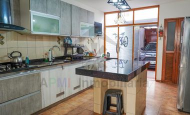 VENTA DE CASA DE PLAYA MUY CERCA AL MAR DE PIMENTEL