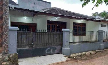 Disewakan Rumah Semi Furnished 4 kamar tidur luas 165 m2 Pinang Griya Permai