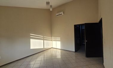 AMPLIA CASA EN RENTA EN COTO LA FLORIDA ARCOS DE GUADALUPE, ZAPOPAN