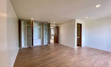 26M 3 Storey Duplex with 4 Bedrooms For Sale