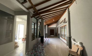 Rumah Gaya Joglo/Tradisional - Cocok Untuk Galeri/Usaha Atau Hunian