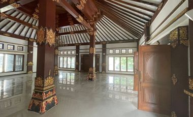 Rumah Gaya Joglo/Tradisional - Cocok Untuk Galeri/Usaha Atau Hunian