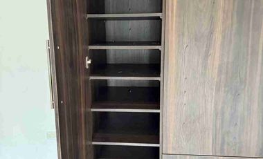 ALQUILO CASA DE 2 PISOS EN METROPOLIS 2. CON PISCINA y AREA DE BBQ