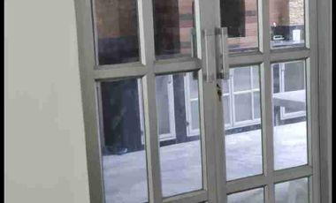 ALQUILO CASA DE 2 PISOS EN METROPOLIS 2. CON PISCINA y AREA DE BBQ