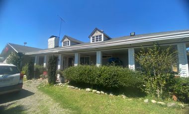 Linda Gran parcela 5000 m2, 298 construídos, 7 D, 5 b. Gran living comedor y cocina- Chimenea y bosca