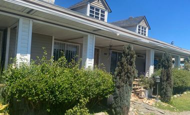 Linda Gran parcela 5000 m2, 298 construídos, 7 D, 5 b. Gran living comedor y cocina- Chimenea y bosca