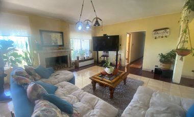 Linda Gran parcela 5000 m2, 298 construídos, 7 D, 5 b. Gran living comedor y cocina- Chimenea y bosca