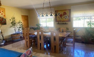 Linda Gran parcela 5000 m2, 298 construídos, 7 D, 5 b. Gran living comedor y cocina- Chimenea y bosca