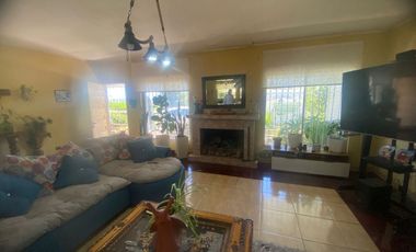 Linda Gran parcela 5000 m2, 298 construídos, 7 D, 5 b. Gran living comedor y cocina- Chimenea y bosca