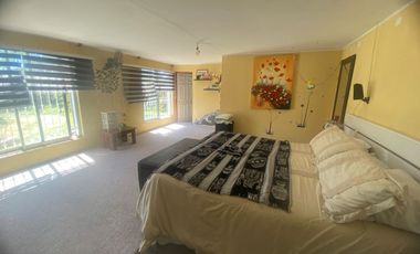 Linda Gran parcela 5000 m2, 298 construídos, 7 D, 5 b. Gran living comedor y cocina- Chimenea y bosca