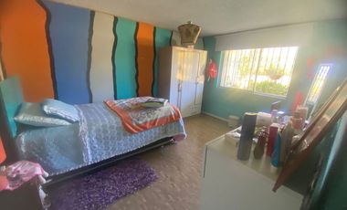 Linda Gran parcela 5000 m2, 298 construídos, 7 D, 5 b. Gran living comedor y cocina- Chimenea y bosca