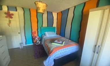 Linda Gran parcela 5000 m2, 298 construídos, 7 D, 5 b. Gran living comedor y cocina- Chimenea y bosca