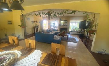 Linda Gran parcela 5000 m2, 298 construídos, 7 D, 5 b. Gran living comedor y cocina- Chimenea y bosca