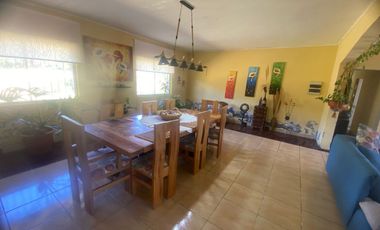 Linda Gran parcela 5000 m2, 298 construídos, 7 D, 5 b. Gran living comedor y cocina- Chimenea y bosca