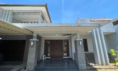 Central Business District... Office House, steps from Raya Darmo