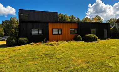 Casa en Parcela con acceso desde la calle principal
