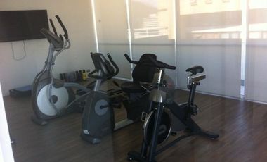 Departemento en buen estado, cerca metro, centros comerciales