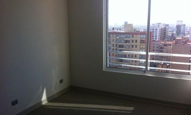 Departemento en buen estado, cerca metro, centros comerciales