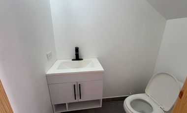 CASA EN VENTA PARA ESTRENAR, REMODELADA, EN NORIA NORTE, APODACA