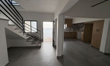 CASA EN VENTA PARA ESTRENAR, REMODELADA, EN NORIA NORTE, APODACA