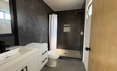 CASA EN VENTA PARA ESTRENAR, REMODELADA, EN NORIA NORTE, APODACA