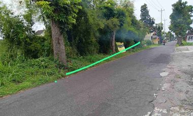 Di Sewakan Tanah kosong pinggir jalan barat Jakal km 10 cocok buat coffe shopp, villa dll