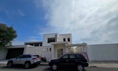 casa de venta en urbanización manta 2000 G/Z