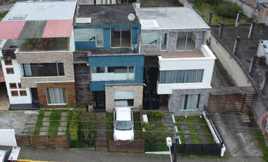 CASA EN VENTA  BAÑOS DE AGUA SANTA