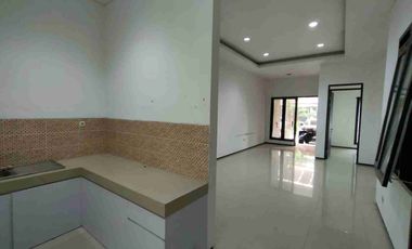 Sewa Rumah Siap Huni di Singgasana Pradana Bandung dekat tol Moh Toha