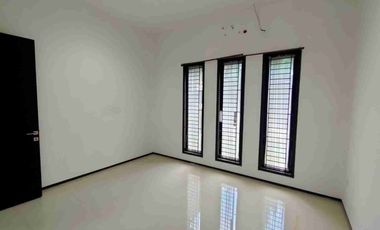 Sewa Rumah Siap Huni di Singgasana Pradana Bandung dekat tol Moh Toha