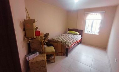 Casa de Una Planta de 162 m2, Independiente, con Terreno de 450 m2, en Venta, Dentro de Guayllabamba.