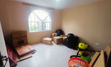 Casa de Una Planta de 162 m2, Independiente, con Terreno de 450 m2, en Venta, Dentro de Guayllabamba.